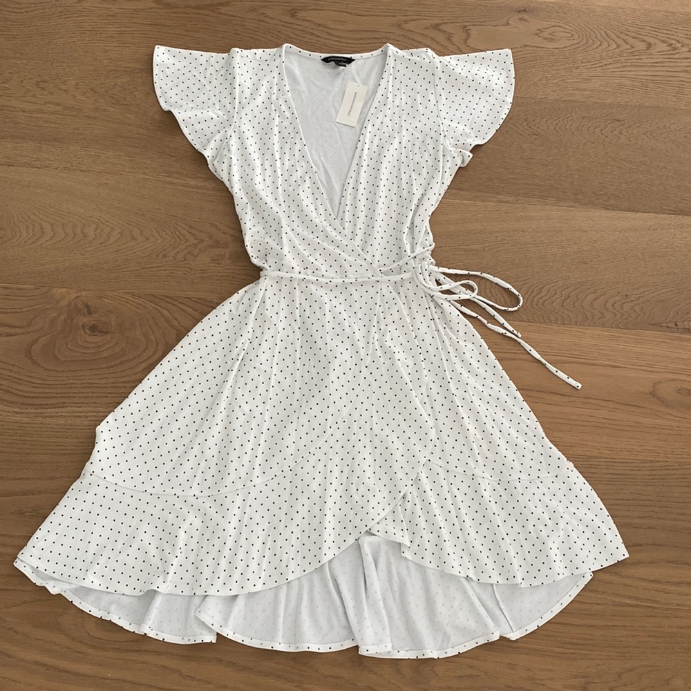 Banana Republic Women’s Polka Dot Flutter Sleeve Wrap Dress. Small. NWT.